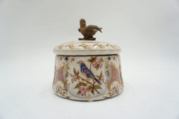 SZKATUŁKA PUZDERKO OWALNE PTASZEK PORCELANA Z BRĄZEM