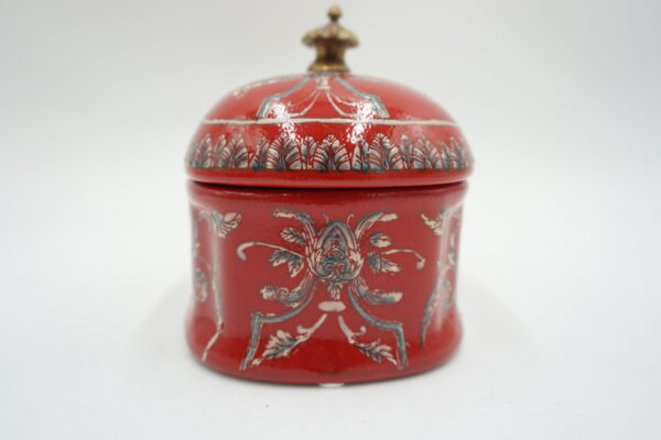 SZKATUŁKA PUZDERKO OWALNECZERWONE PORCELANA Z BRĄZEM
