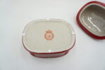 SZKATUŁKA PUZDERKO OWALNECZERWONE PORCELANA Z BRĄZEM