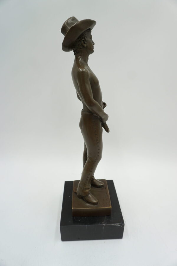 FIGURA Z BRĄZU AKT MĘSKI NAGI MĘŻCZYZNA KOWBOJ