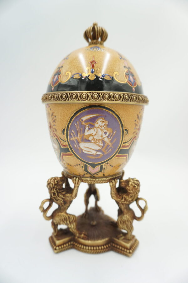 JAJO PORCELANOWE PODPARTE NA LWACH PORCELANA Z BRĄZEM SZKATUŁKA