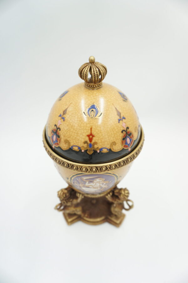 JAJO PORCELANOWE PODPARTE NA LWACH PORCELANA Z BRĄZEM SZKATUŁKA