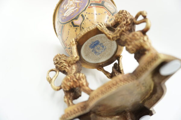 JAJO PORCELANOWE PODPARTE NA LWACH PORCELANA Z BRĄZEM SZKATUŁKA