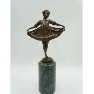 FIGURA Z BRĄZU DZIEWCZYNKA W SUKIENCE