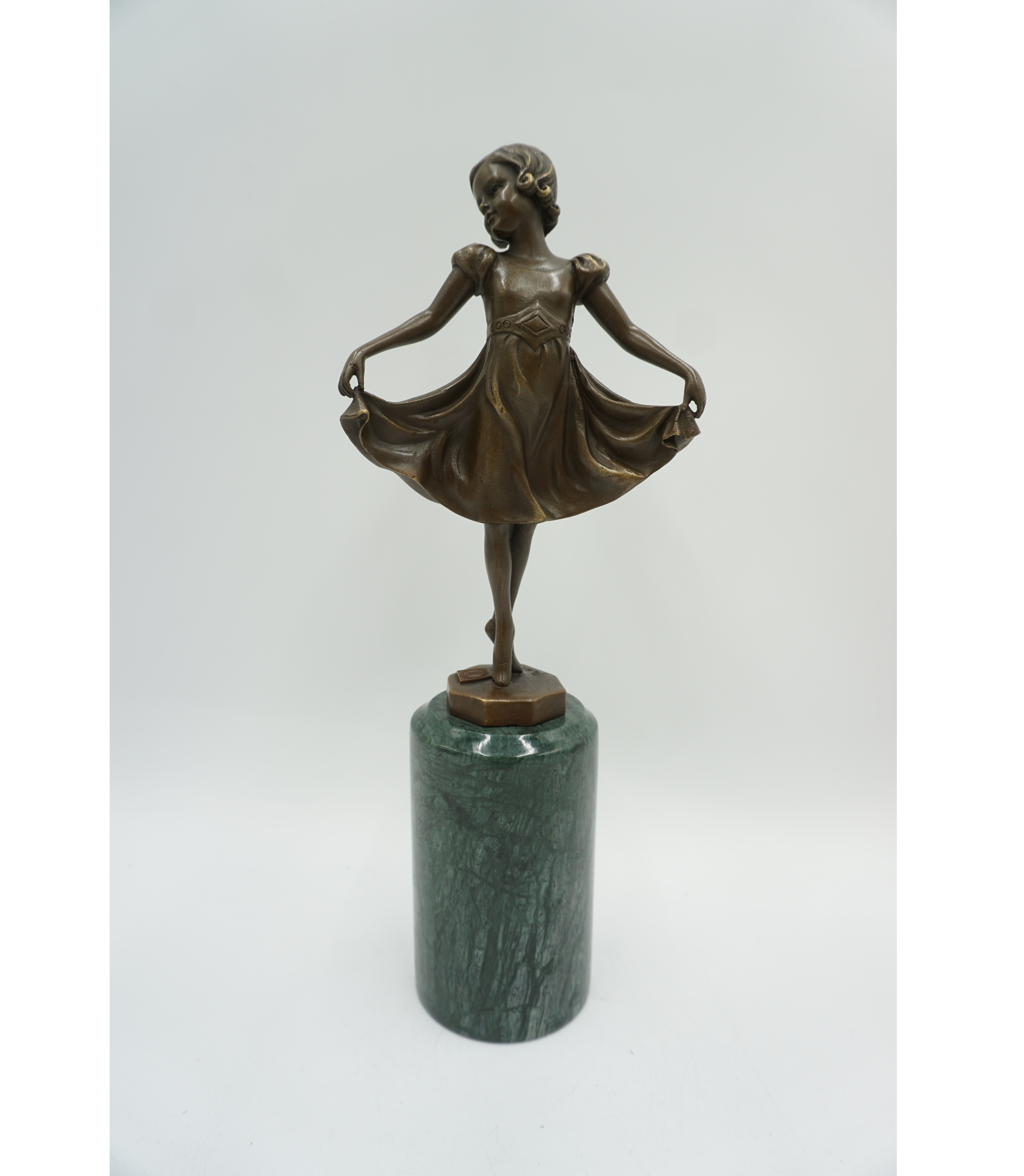 FIGURA Z BRĄZU DZIEWCZYNKA W SUKIENCE - MŁODA TANCERKA BALETNICA