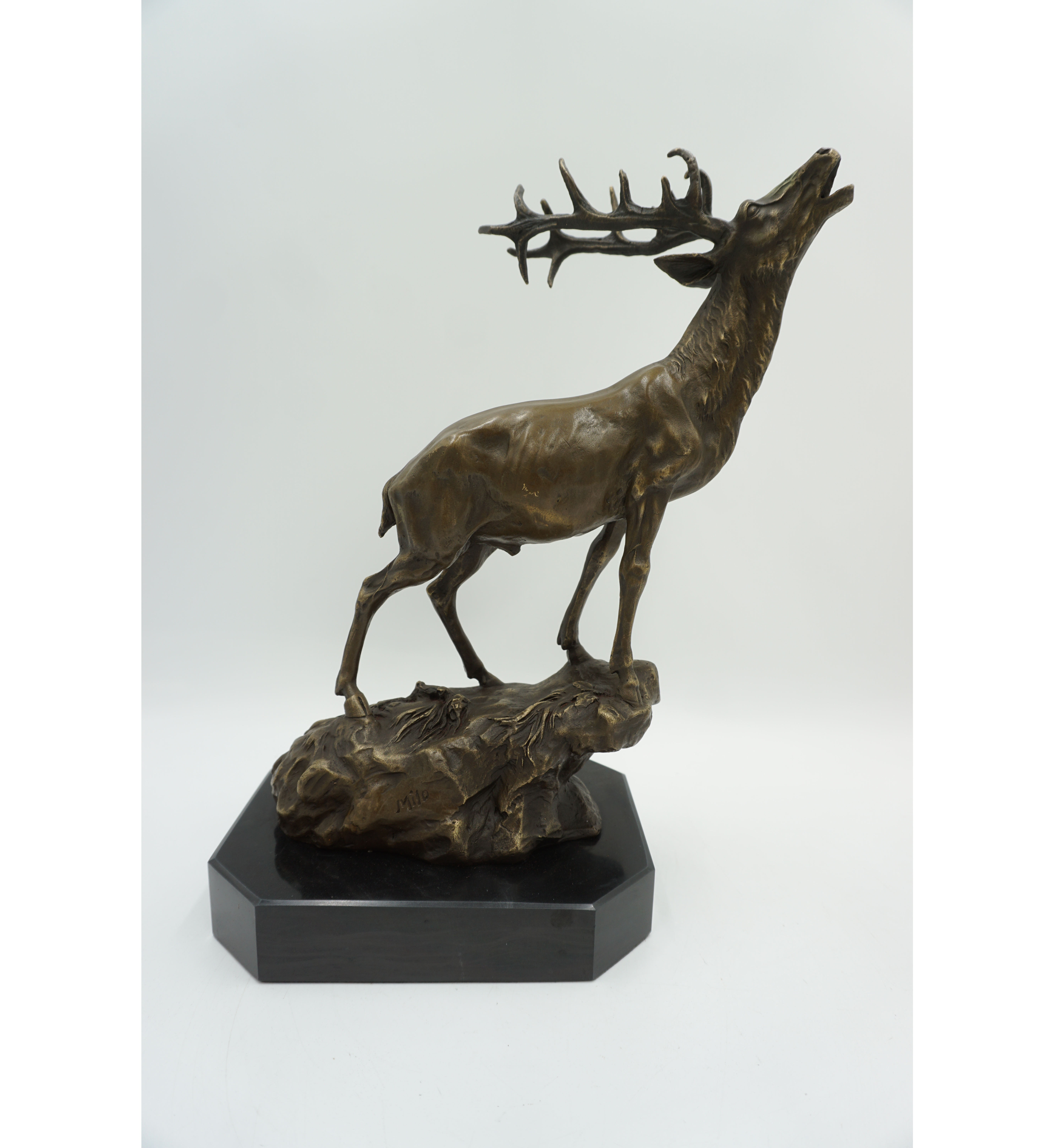 FIGURA Z BRĄZU RYCZĄCY JELEŃ PREZENT DLA MYŚLIWEGO