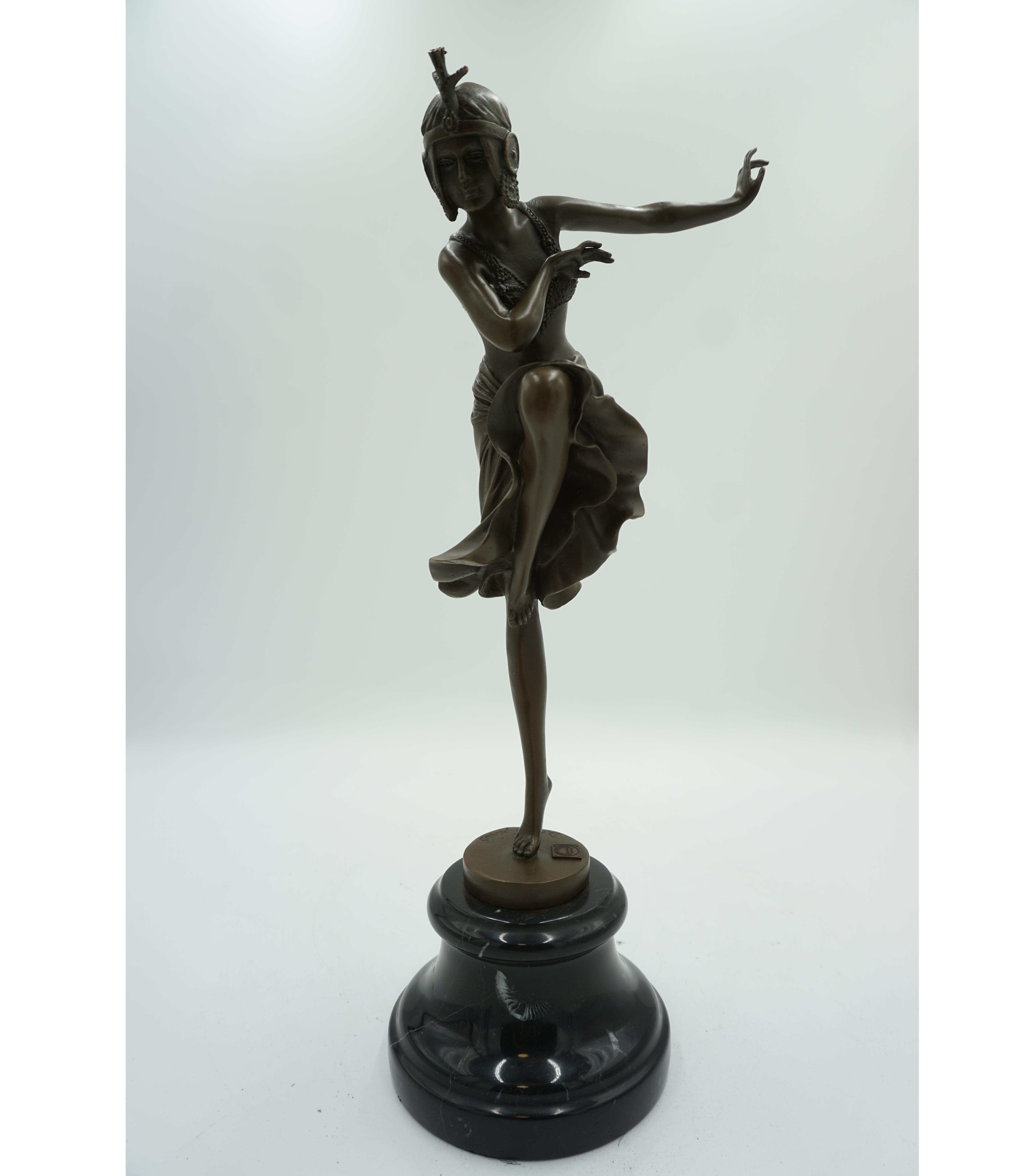 FIGURA Z BRĄZU CON BRIO DEMETRE CHIPARUS