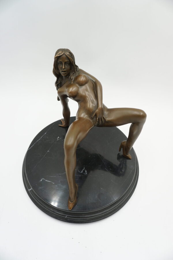 AKT NAGIEJ KOBIETY - FIGURA Z BRĄZU - NAGA KOBIETA OSTRY AKT