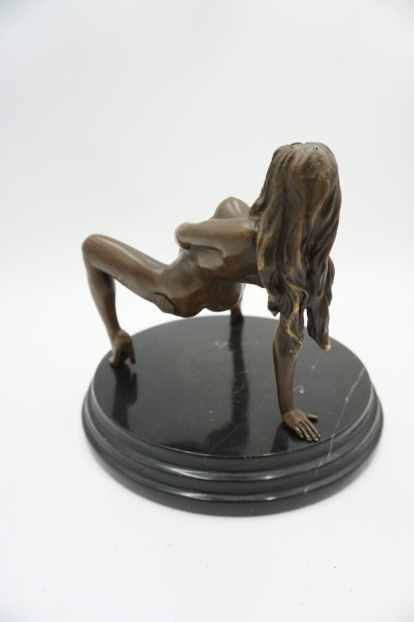 AKT NAGIEJ KOBIETY - FIGURA Z BRĄZU - NAGA KOBIETA OSTRY AKT