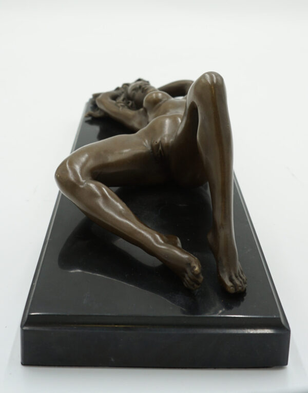 AKT NAGIEJ KOBIETY - FIGURA Z BRĄZU - NAGA LEŻĄCA KOBIETA