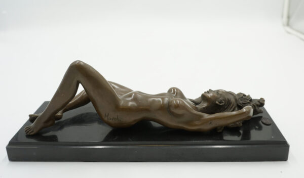 AKT NAGIEJ KOBIETY - FIGURA Z BRĄZU - NAGA LEŻĄCA KOBIETA