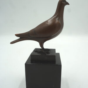 FIGURA Z BRĄZU GOŁĄB NA KAMIENNEJ PODSTAWIE