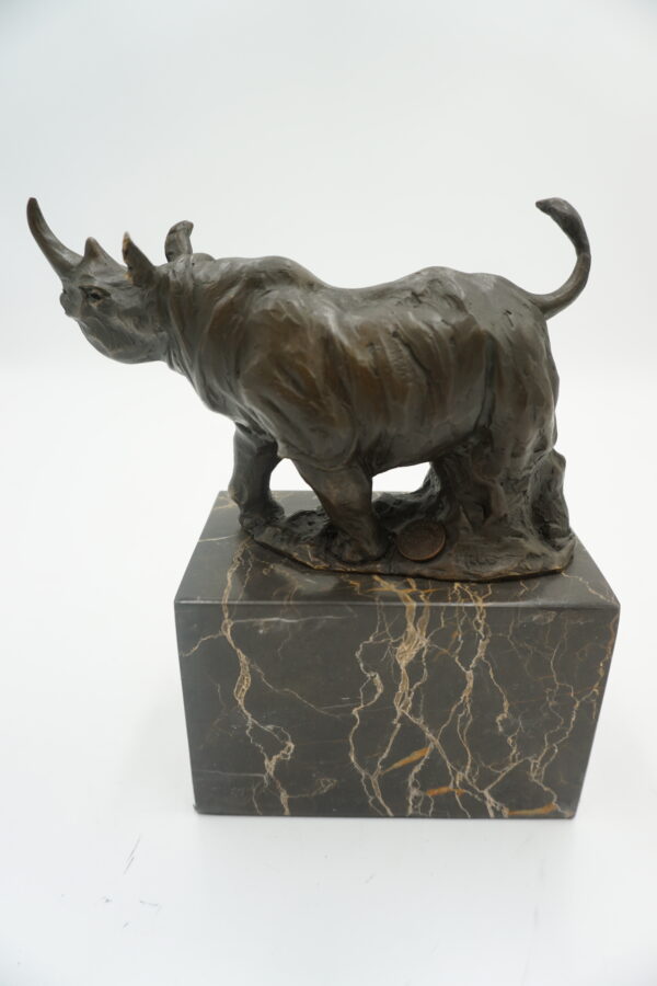 FIGURA Z BRĄZU NOSOROŻEC