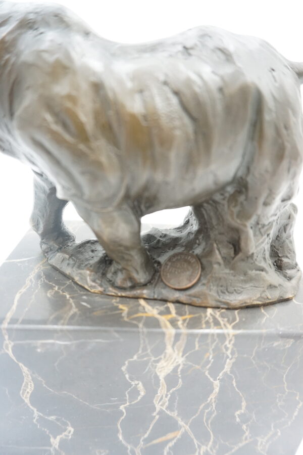 FIGURA Z BRĄZU NOSOROŻEC