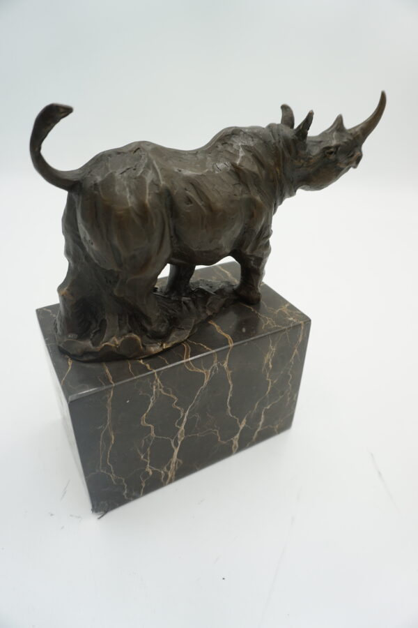 FIGURA Z BRĄZU NOSOROŻEC