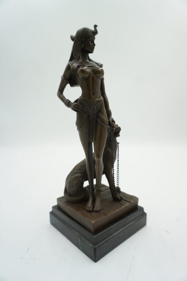 FIGURA Z BRĄZU KLEOPATRA EGIPCJANKA Z DZIKIM KOTEM