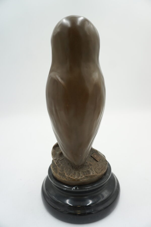 FIGURA Z BRĄZU SOWA OSADZONA NA MARMURZE