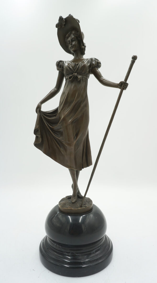 DUŻA FIGURA Z BRĄZU KOBIETA DAMA W KAPELUSZU Z LASKĄ ARYSTOKRACJA WYS 41cm