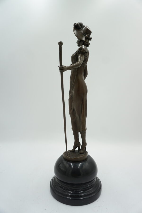 DUŻA FIGURA Z BRĄZU KOBIETA DAMA W KAPELUSZU Z LASKĄ ARYSTOKRACJA WYS 41cm