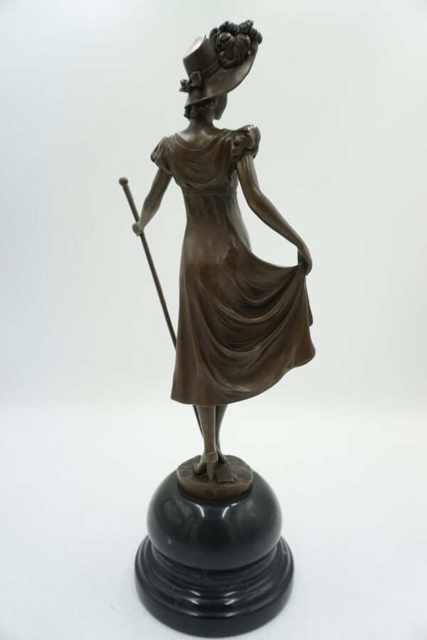 DUŻA FIGURA Z BRĄZU KOBIETA DAMA W KAPELUSZU Z LASKĄ ARYSTOKRACJA WYS 41cm
