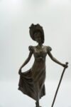 DUŻA FIGURA Z BRĄZU KOBIETA DAMA W KAPELUSZU Z LASKĄ ARYSTOKRACJA WYS 41cm