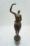 FIGURA Z BRĄZU AKT NAGA ZMYSŁOWA KOBIETA Z RĘKĄ DO GÓRY