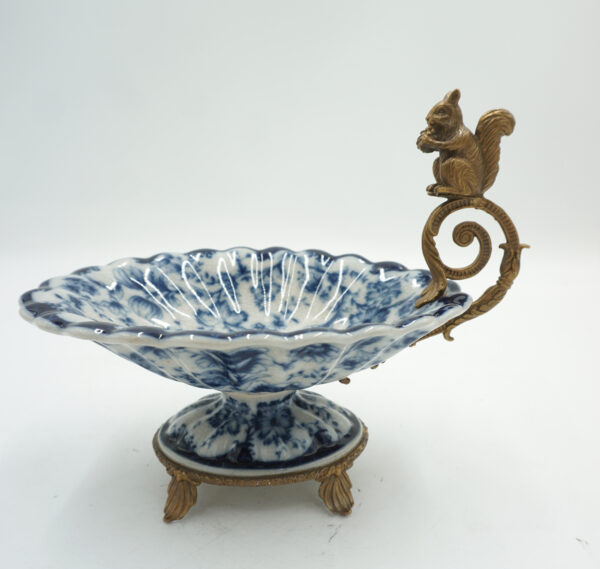 PATERA PATERKA MYDELNICZKA PORCELANA Z BRĄZEM - WIEWIÓRKA