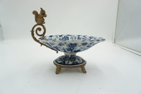 PATERA PATERKA MYDELNICZKA PORCELANA Z BRĄZEM - WIEWIÓRKA