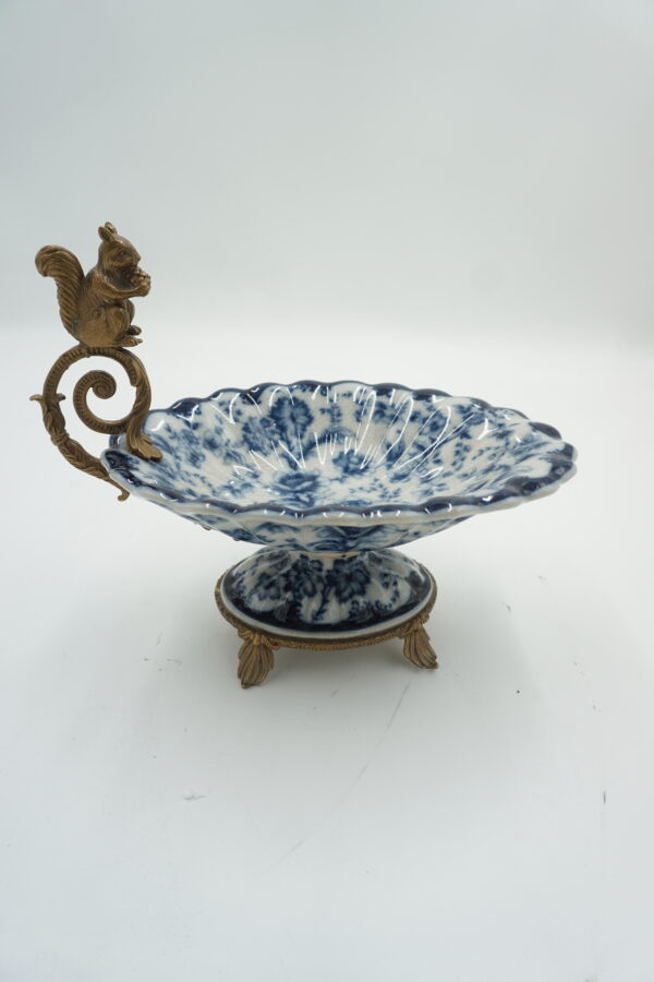 PATERA PATERKA MYDELNICZKA PORCELANA Z BRĄZEM - WIEWIÓRKA