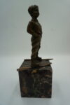 FIGURA Z BRĄZU CHŁOPIEC NA NARTACH