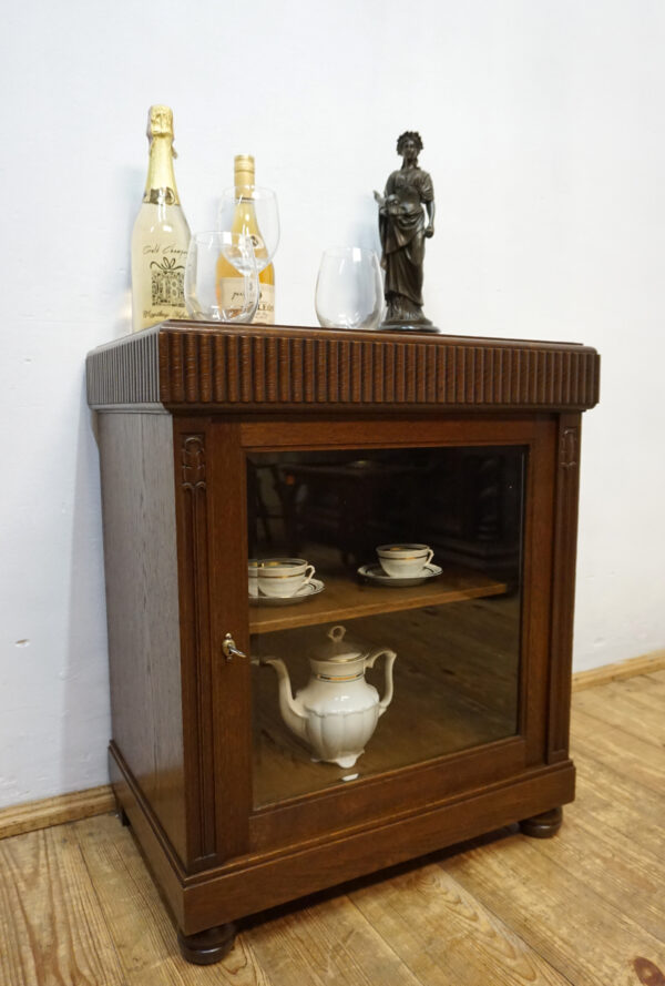 ZGRABNA SZAFKA Z PRZESZKLENIEM BAREK