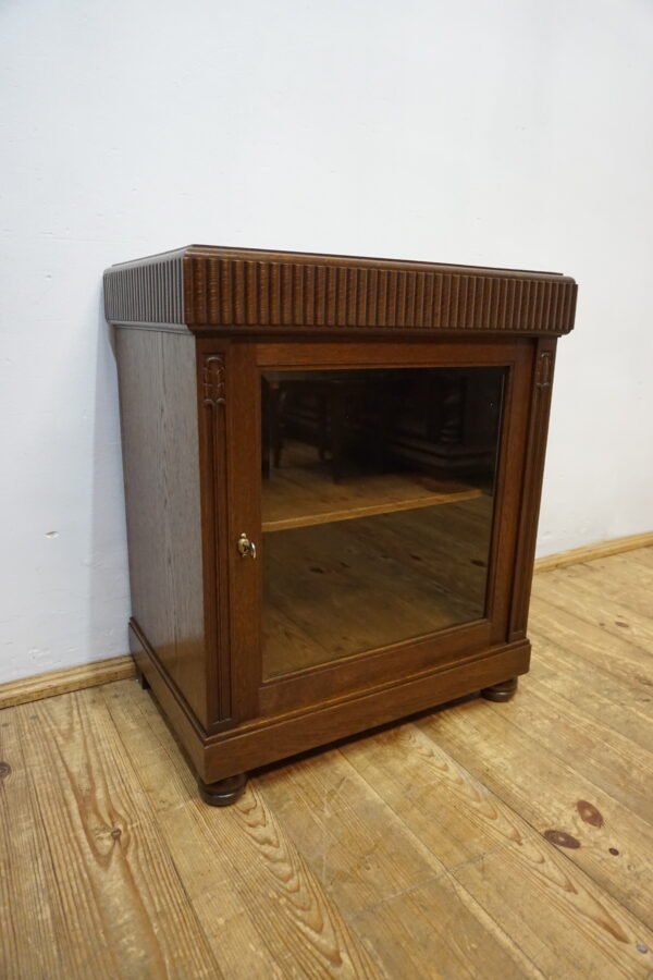 ZGRABNA SZAFKA Z PRZESZKLENIEM BAREK