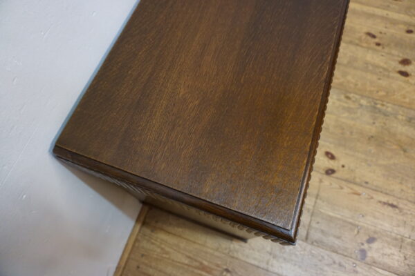 ZGRABNA SZAFKA Z PRZESZKLENIEM BAREK