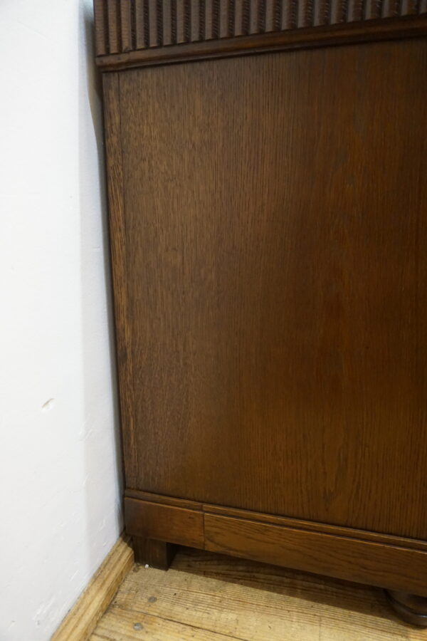 ZGRABNA SZAFKA Z PRZESZKLENIEM BAREK