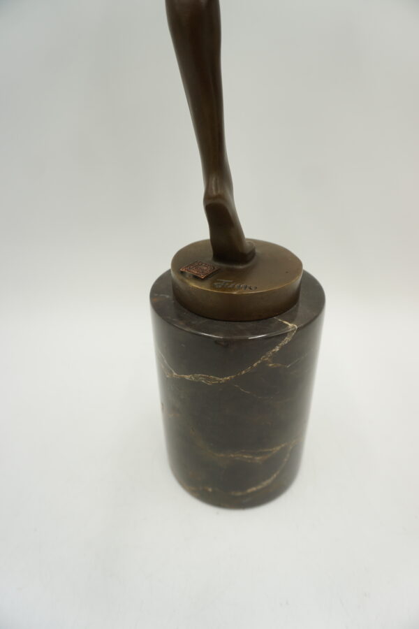 NOWOCZESNA FIGURA Z BRĄZU TANCERKA MODERNISTYCZNA