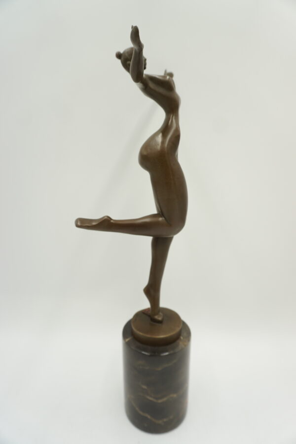 NOWOCZESNA FIGURA Z BRĄZU TANCERKA MODERNISTYCZNA
