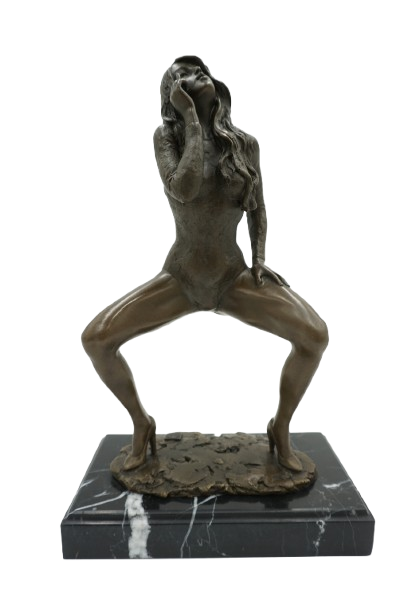 FIGURA Z BRĄZU WYZYWAJĄCA KOBIETA Z PAPIEROSEM