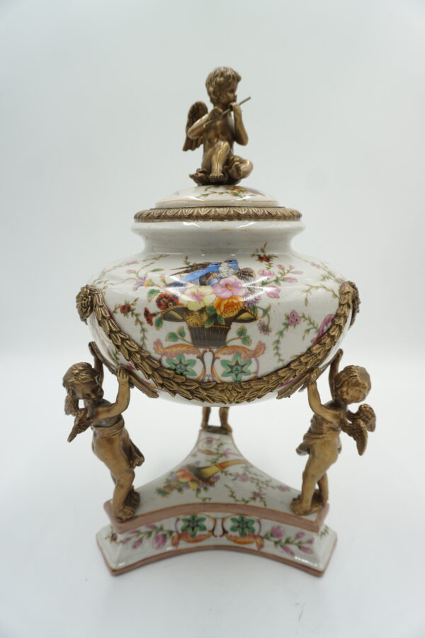 SZKATUŁA BOMBONIERA PORCELANA Z BRĄZEM ANIOŁY