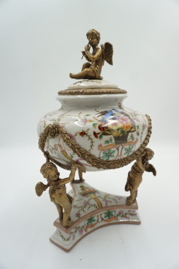 SZKATUŁA BOMBONIERA PORCELANA Z BRĄZEM ANIOŁY