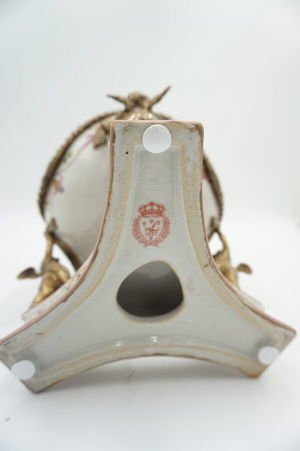 SZKATUŁA BOMBONIERA PORCELANA Z BRĄZEM ANIOŁY