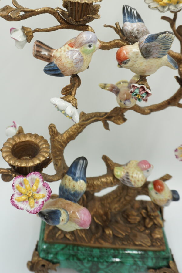 ŚWIECZNIK DRZEWKO PORCELANA Z BRĄZEM PTASZKI I KWIATY