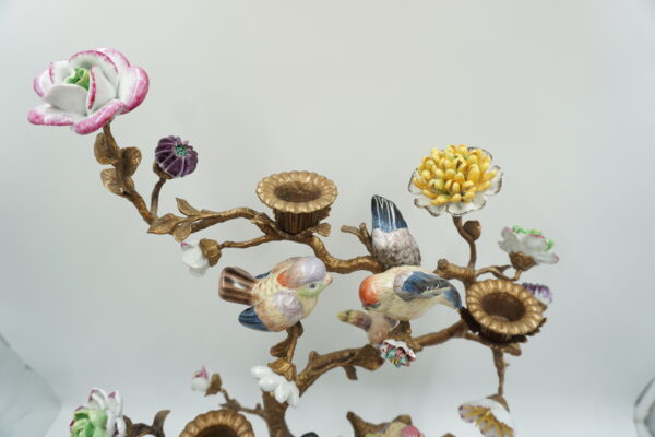 ŚWIECZNIK DRZEWKO PORCELANA Z BRĄZEM PTASZKI I KWIATY