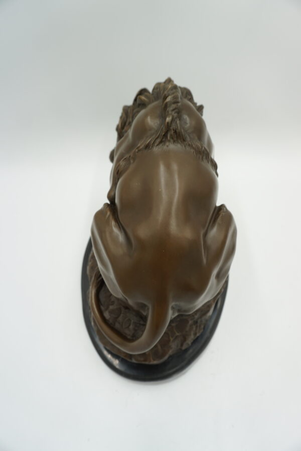 DUŻA FIGURA Z BRĄZU LEW Z WĘŻEM