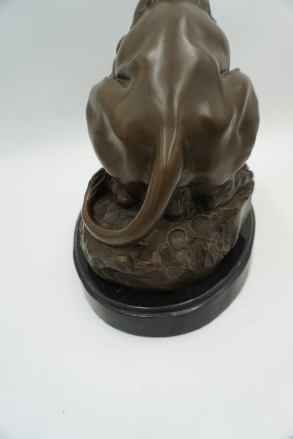 DUŻA FIGURA Z BRĄZU LEW Z WĘŻEM