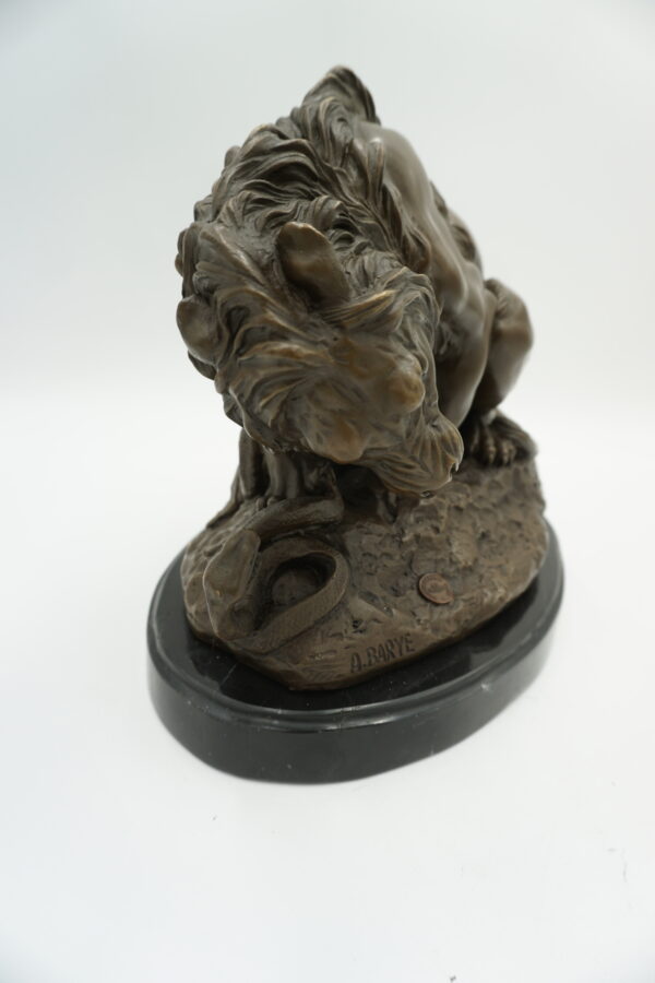 DUŻA FIGURA Z BRĄZU LEW Z WĘŻEM