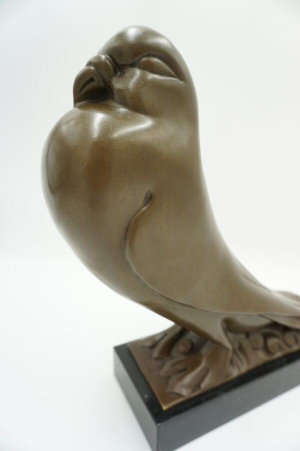 FIGURA Z BRĄZU GOŁĄB NA KAMIENNEJ PODSTAWIE