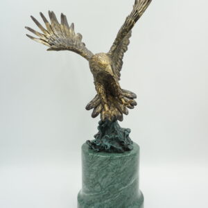 FIGURA Z BRĄZU ORZEŁ Z ROZŁOŻONYMI SKRZYDŁAMI