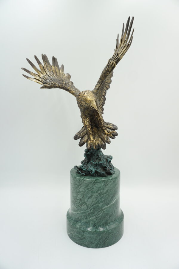 FIGURA Z BRĄZU ORZEŁ Z ROZŁOŻONYMI SKRZYDŁAMI