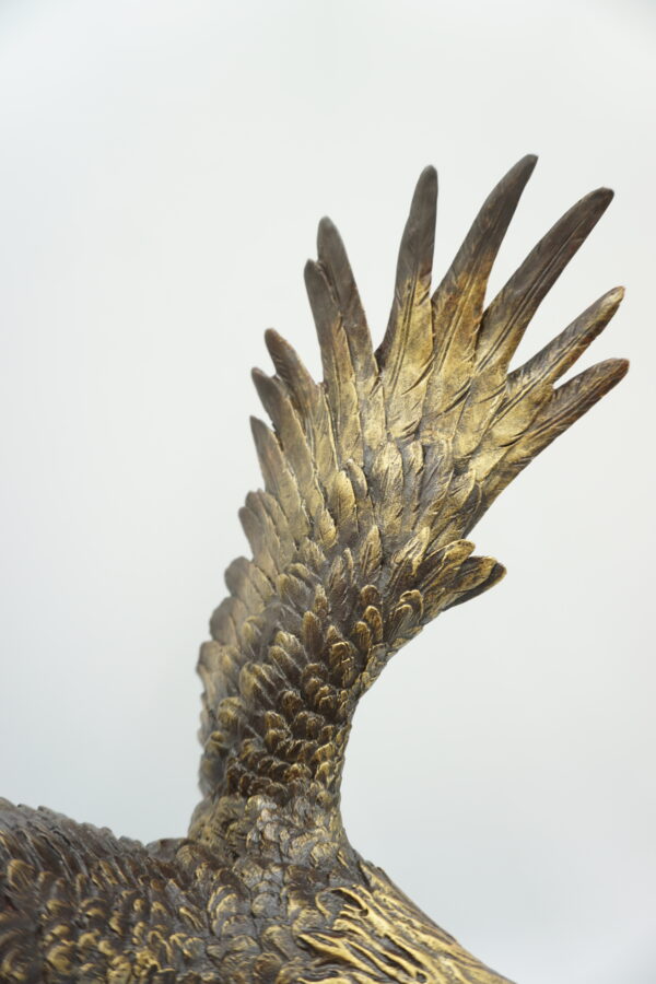 FIGURA Z BRĄZU ORZEŁ Z ROZŁOŻONYMI SKRZYDŁAMI
