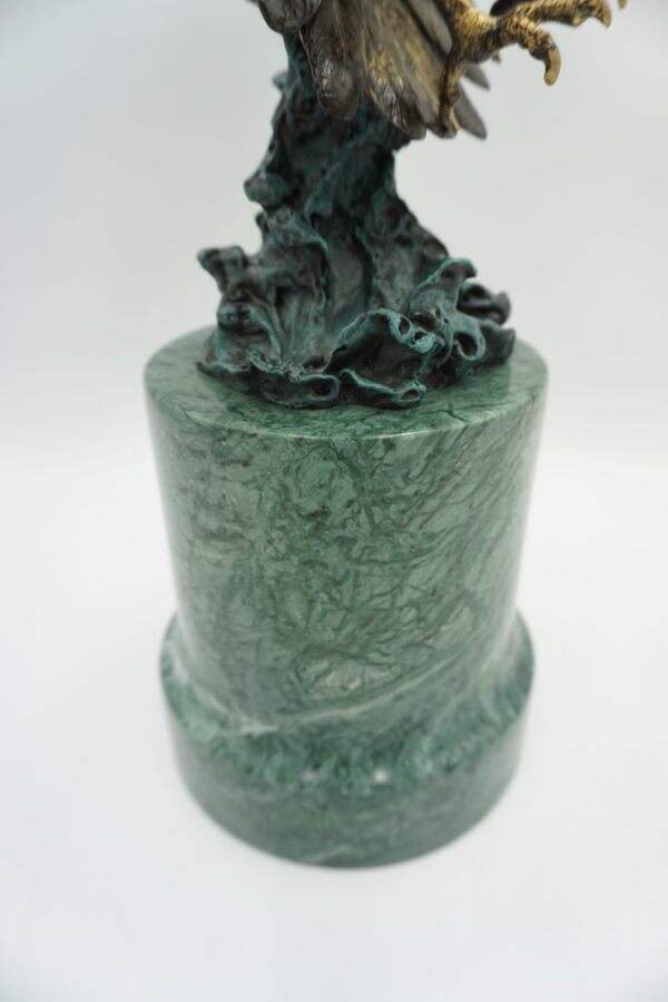 FIGURA Z BRĄZU ORZEŁ Z ROZŁOŻONYMI SKRZYDŁAMI